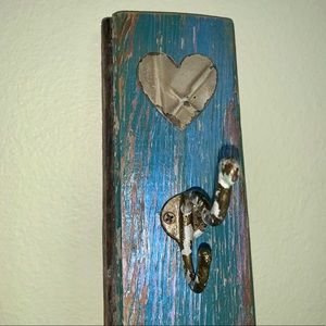 💕Salvaged wood, old hook and antique ceiling 💛